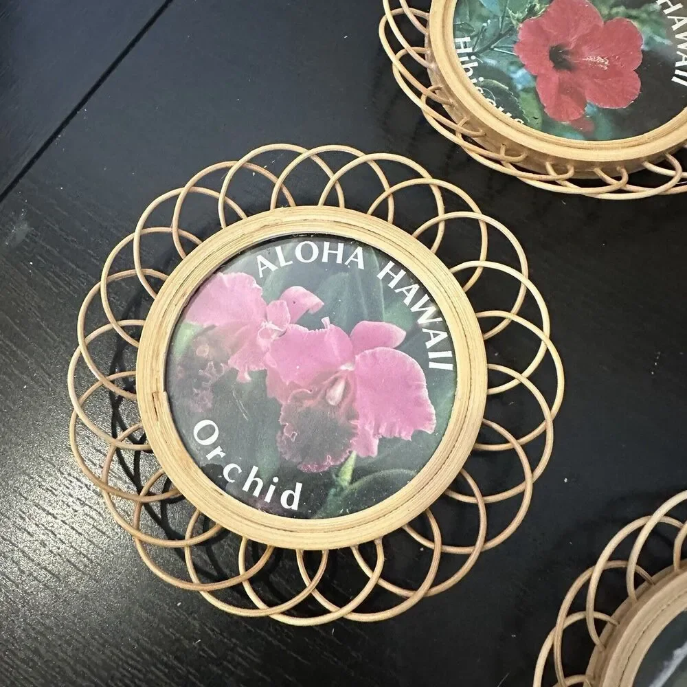 Vintage Wicker Framed Flower Coasters‎ Souvenir Hawaii Hibiscus Orchid Bird Of